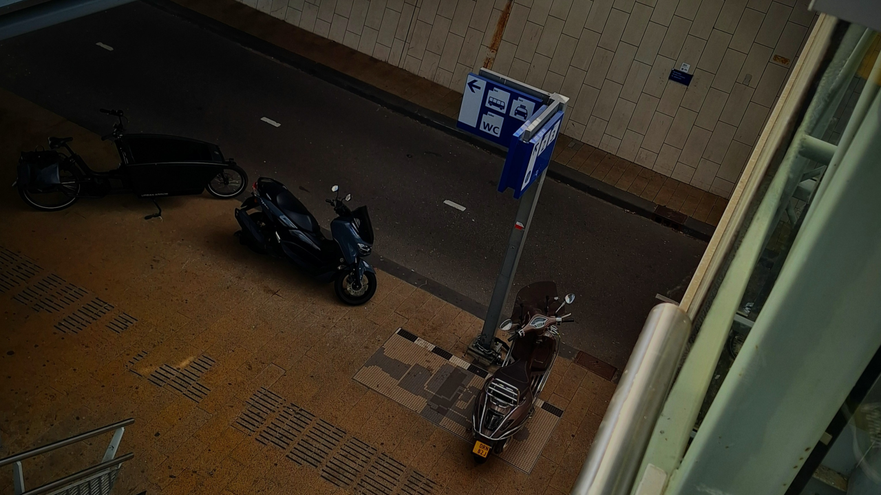 Langgerekt Station Brocklede [brok = broek, moeras; lede = waterloop]